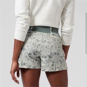 Athleta Trekkie pattern shorts